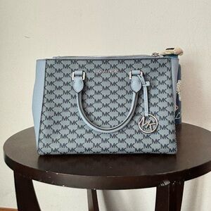 Michael Kors bigger blue purse. Great condition just never use it.